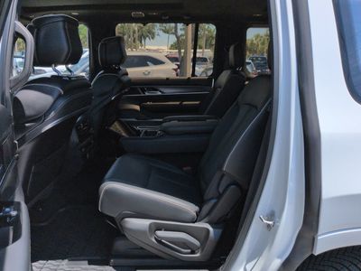 2023 Jeep Grand Wagoneer - Photo 14