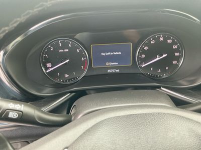 2022 Buick Envision — photo 10 view