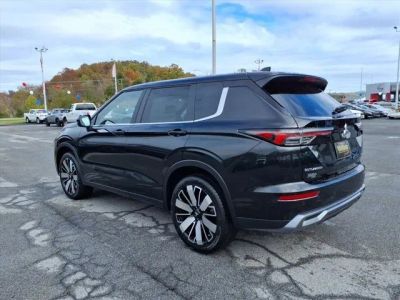 2025 Mitsubishi Outlander — rear three-quarter view