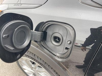 2027 Chevrolet Bolt - Photo 10