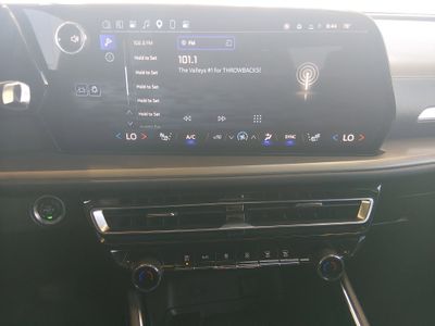 2025 Chevrolet Traverse - Photo 21