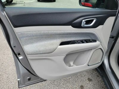 2022 Jeep Compass — photo 18 view