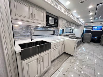 2026 Fleetwood DISCOVERY LXE - Photo 9