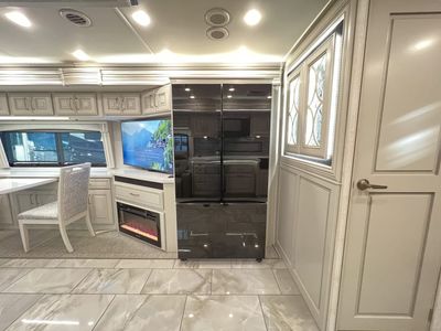 2026 Fleetwood DISCOVERY LXE - Photo 16