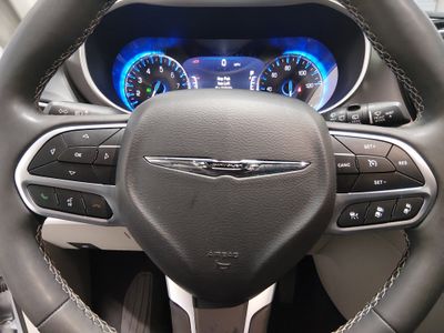 2024 Chrysler Pacifica — photo 12 view
