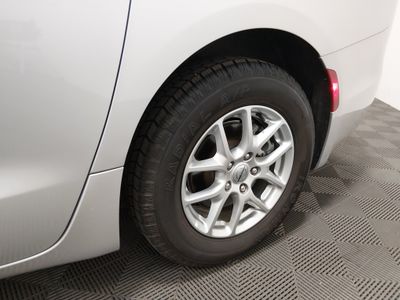 2024 Chrysler Pacifica — photo 10 view