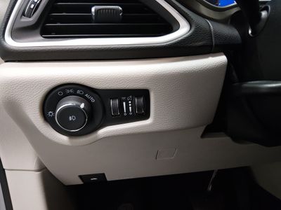 2024 Chrysler Pacifica — photo 13 view