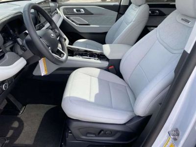 2026 Ford Explorer — photo 13 view