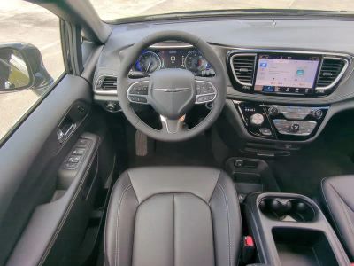 2026 Chrysler Pacifica — photo 20 view