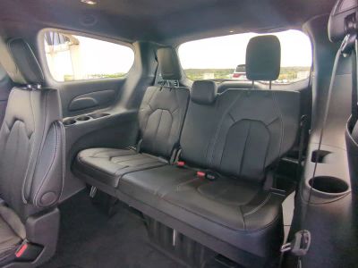 2026 Chrysler Pacifica — photo 16 view