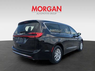 2026 Chrysler Pacifica — detail view
