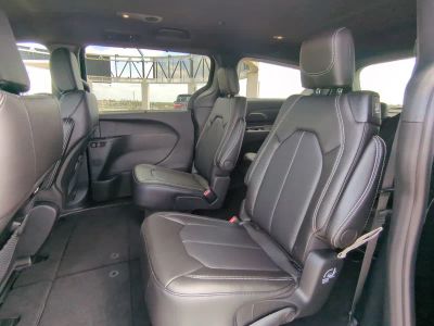 2026 Chrysler Pacifica — photo 17 view