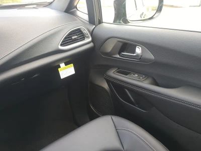 2026 Chrysler Pacifica — photo 21 view