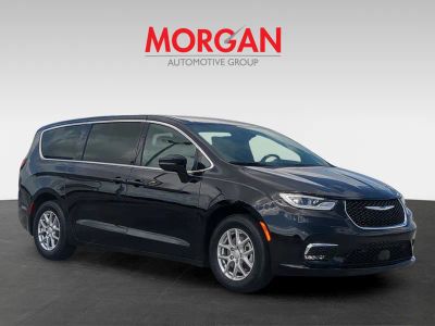 2026 Chrysler Pacifica — side profile view