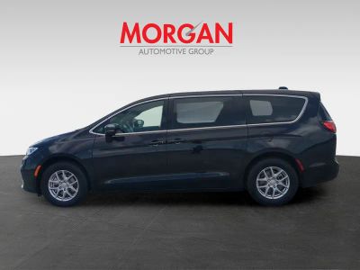 2026 Chrysler Pacifica — photo 8 view