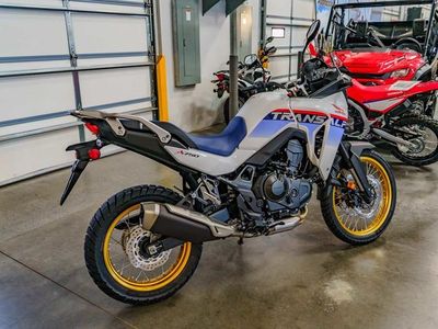 2025 Honda Transalp - Photo 3