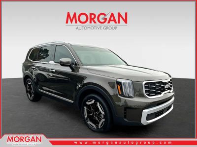 2025 Kia Telluride S in Green — front three-quarter view