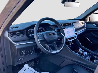 2026 Jeep Grand Cherokee — photo 9 view