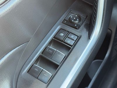 2024 Toyota RAV4 XLE - Photo 24