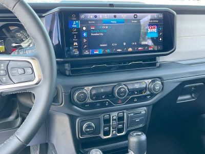 2025 Jeep Wrangler — photo 14 view