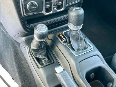 2025 Jeep Wrangler — photo 16 view
