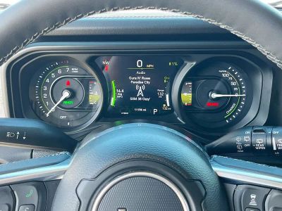 2025 Jeep Wrangler — photo 12 view