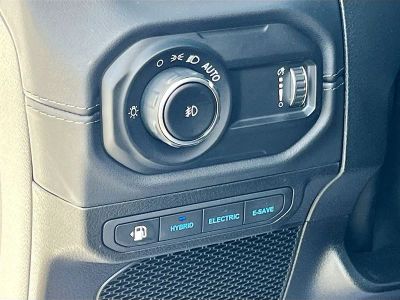 2025 Jeep Wrangler — photo 10 view