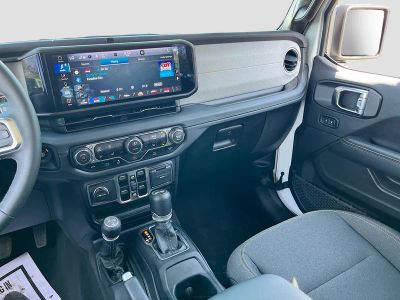 2025 Jeep Wrangler — photo 22 view