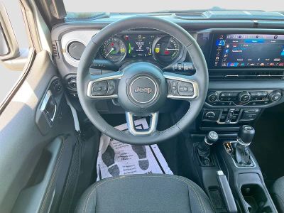 2025 Jeep Wrangler — photo 21 view