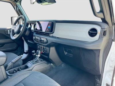 2025 Jeep Wrangler — photo 27 view
