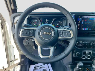 2025 Jeep Wrangler — photo 11 view