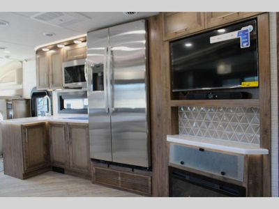 2025 Jayco Seneca - Photo 10