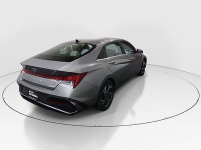 2024 Hyundai Elantra — photo 7 view