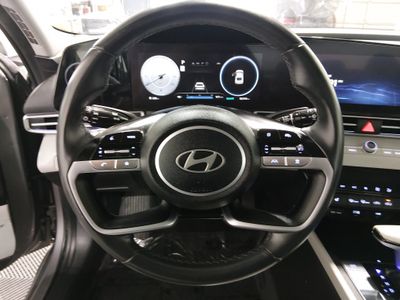 2024 Hyundai Elantra — photo 12 view