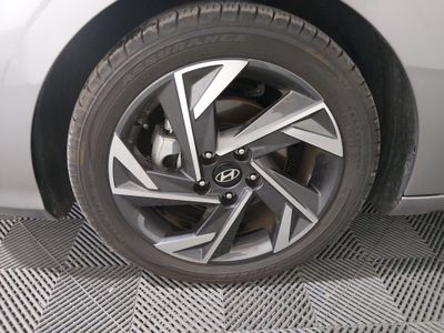 2024 Hyundai Elantra — photo 10 view