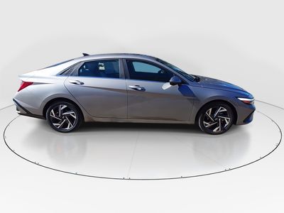 2024 Hyundai Elantra — photo 8 view