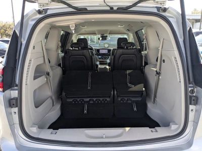 2024 Chrysler Pacifica — photo 11 view