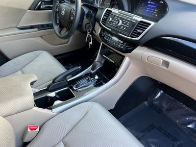 2017 Honda Accord - Photo 15