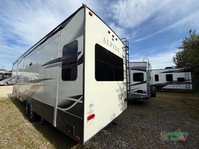 2021 Keystone RV Alpine — engine compartment view