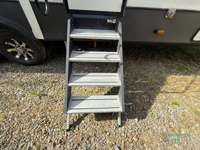 2021 Keystone RV Alpine — photo 11 view