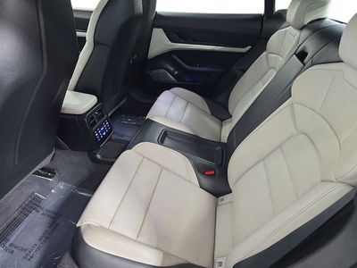 2020 Porsche Taycan - Photo 24