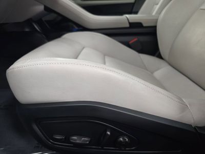 2020 Porsche Taycan - Photo 23
