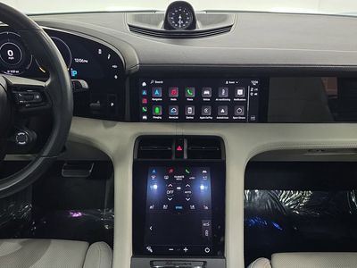 2020 Porsche Taycan - Photo 16