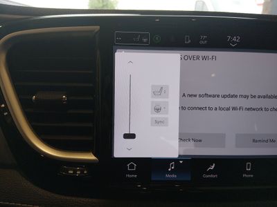 2023 Chrysler Pacifica - Photo 18