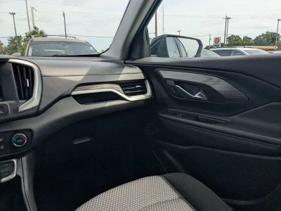 2024 GMC Terrain — photo 16 view