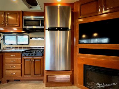 2018 Fleetwood Bounder - Photo 16