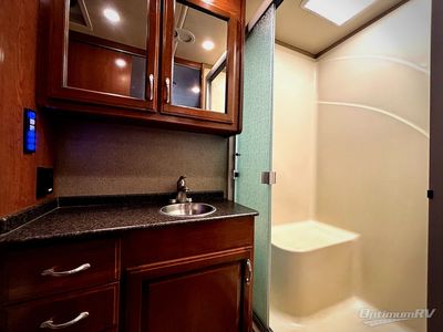 2018 Fleetwood Bounder - Photo 9