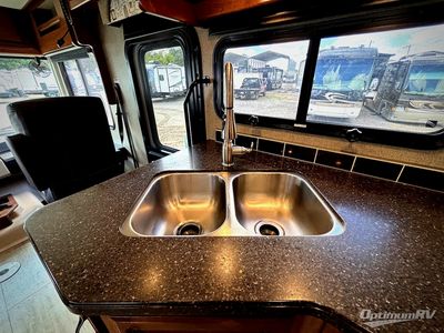 2018 Fleetwood Bounder - Photo 18
