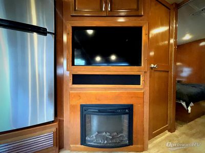 2018 Fleetwood Bounder - Photo 15