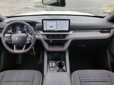 2026 Ford Explorer — photo 17 view